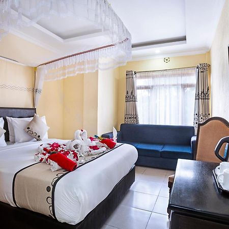 Chambai Hotel ナイバシャ エクステリア 写真