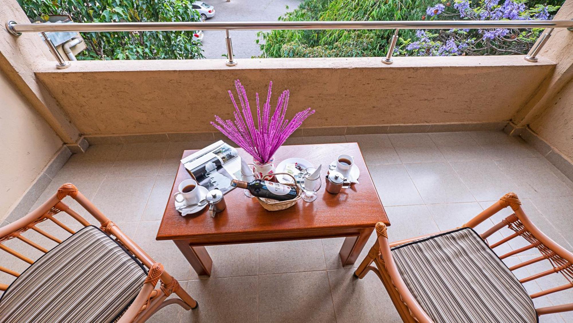 Chambai Hotel ナイバシャ エクステリア 写真